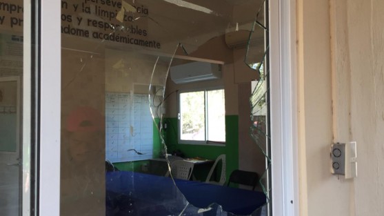 Roban y vandalizan la Escuela Primaria <em>Héroes del 22 de Abril</em>, ubicada en la colonia Las Amapolas, de la ciudad de Veracruz. En este año, es la segunda vez que entran a saquear este plantel educativo.  