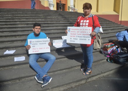Trabajadores del MIX se manifestaron en Plaza Lerdo, piden el apoyo de la población y de gobierno para que no se cierre su centro de trabajo. 