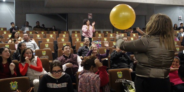 Con el apoyo de la diputada Ana Mirian Ferráez Centeno, se llevó a cabo, en el auditorio Sebastián Lerdo de Tejada del Congreso del Estado, la conferencia <em>Liderhazlo</em>, impartida por Miguel Ángel Hernández Correa, en la que habló sobre las estrategias para potencializar los dones y talentos que cada persona posee, y que le sirvan para alcanzar sus metas.