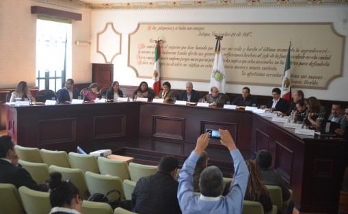 El alcalde de Xalapa Hipólito Rodríguez aceptó y lamentó que los nuevos policías municipales no hayan recibido el curso de tiro, y dijo que pedirá a la academia de Puebla que se les devuelva el dinero para mandarlos a la academia de El Lencero a capacitación. 