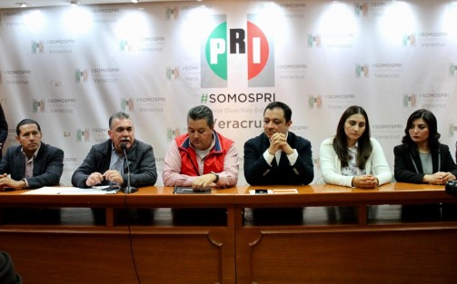 Luego de la renuncia de Américo Zúñiga a la dirigencia estatal del PRI, se nombró a Lilian Zepahua de manera temporal, presente el delegado nacional de Veracruz Hugo Contreras Zepeda.