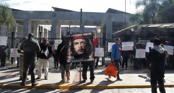 Habitantes del municipio de Rafael Delgado se manifestaron afuera del Palacio Legislativo solicitando <em>juicio político</em> contra la alcaldesa y toda la comuna, esto por incumplimiento de obras.   