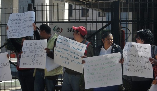 Habitantes del municipio de Rafael Delgado se manifestaron afuera del Palacio Legislativo solicitando <em>juicio político</em> contra la alcaldesa y toda la comuna, esto por incumplimiento de obras.   