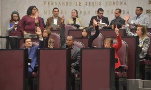 Durante la sesión de este jueves del Congreso de Veracruz, se dio entrada a comisiones a solicitudes de Juicio Político del Fisacl Jorge Winckler, el magistrado Edel Álvarez, y el secretario de Gobierno Eric Cisneros. 