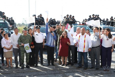 El gobernador de Veracruz, Cuitláhuac García Jiménez, anunció el primer reforzamiento de seguridad en la zona sur de la entidad, con el arranque del programa <em>Unidos para la Construcción de la Paz</em>, a través del cual se combatirán los delitos de alto impacto.