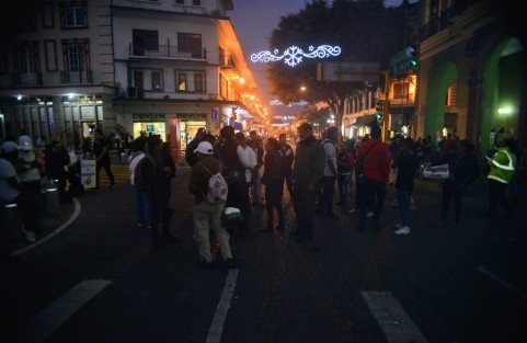 Por segundo día vendedores de pirotecnia se manifestaron por algunos minutos sobre la calle Enríquez, piden vender libremente su mercancía en los alrededores del mercado Jáuregui y El Árbol.