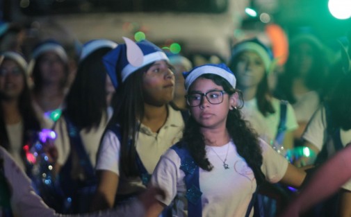 Jóvenes del Movimiento #nuevaevangelización realizaron su tradicional #CaravanaNavideña por calles de #Xalapa. Invitando a las personas a vivir en estas fiestas los verdaderos significado, valores y tradiciones de la Navidad. 