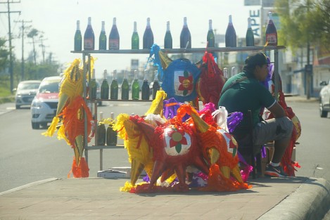 Las piñatas, una de las tradiciones de estas fiestas de fin de año que han perdurado a través de los años.