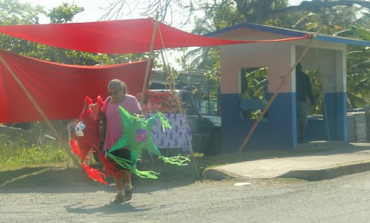 Las piñatas, una de las tradiciones de estas fiestas de fin de año que han perdurado a través de los años.