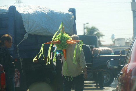 Las piñatas, una de las tradiciones de estas fiestas de fin de año que han perdurado a través de los años.