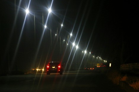 Luminarias de la carretera Boca del Río Medellín, funcionan sólo del lado del municipio boqueño. En Medellín, no encienden y el tramo carretero de su demarcación permanece a oscuras. En el último mes, los accidentes automovilísticos se han incrementado.