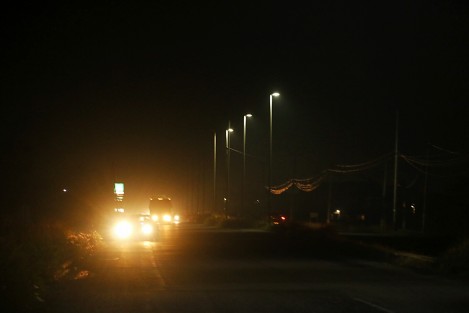 Luminarias de la carretera Boca del Río Medellín, funcionan sólo del lado del municipio boqueño. En Medellín, no encienden y el tramo carretero de su demarcación permanece a oscuras. En el último mes, los accidentes automovilísticos se han incrementado.