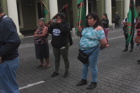 Acusan que desde hace dos años los mismos inspectores retiran a sus vendedoras de las calles y les hacen proposiciones indecorosas. 