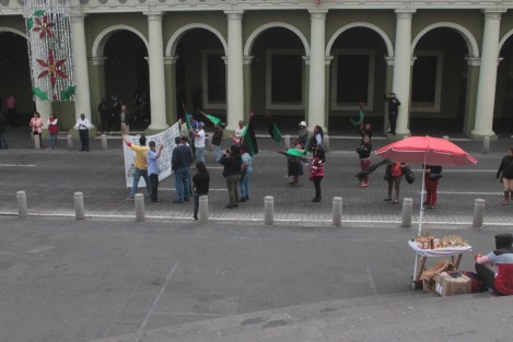 Aseguran que desde noviembre autoridades municipales les dieron permisos a comerciantes de organizaciones afines al alcalde Hipólito Rodríguez como los de la CROC. 