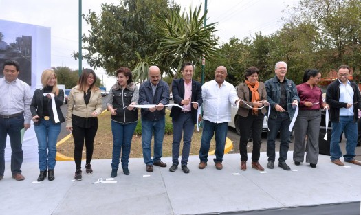El gobernador Cuitláhuac García inauguró la rehabilitación de la calle Mérida, en Xalapa.  