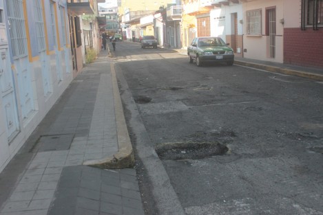 Debido a obras en las calles Santos Degollado y Zamora en la confluencia con Xalapeños Ilustres, las mismas permanecen cerradas en esta zona a la circulación vehicular. Use vías alternas. 