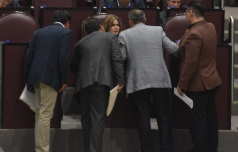 Sus asesores preparan a la diputada María Josefina Gamboa para que debata por todo, y así alargar la sesión.   