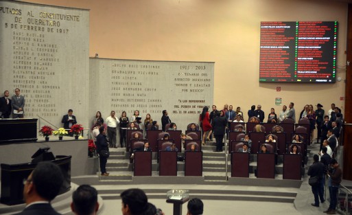 Entre dimes y diretes se discute el  Presupuesto de Egresos del Gobierno del Estado de Veracruz  y la Ley de Ingresos. Panistas piden a MORENA no aprobar todo lo que disponga el Ejecutivo, como se hacía en pasadas Legislaturas.
