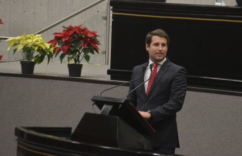 Entre dimes y diretes se discute el  Presupuesto de Egresos del Gobierno del Estado de Veracruz  y la Ley de Ingresos. Panistas piden a MORENA no aprobar todo lo que disponga el Ejecutivo, como se hacía en pasadas Legislaturas.
