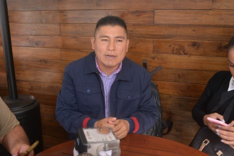 Conferencia de prensa del alcalde de Zongolica, Juan Carlos Mezhua Campos, donde desmintio el  informe de la PGR sobre la inseguridad en aquel municipio.  