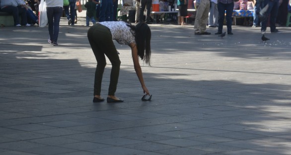 Como cada 28 de diciembre, Día de los Inocentes, boleros del parque Juárez y la avenida Enríquez, de la ciudad de Xalapa, realizaron la tradicional broma de la cartera tirada en el suelo, en la cual cayó más de un incauto.