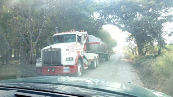 En la localidad El Frayle, perteneciente al municipio de Tierra Blanca, fueron recuperados: una camioneta marca Ford tipo Edge; dos camiones Torton y tres unidades de carga tipo pipa, que se encontraban en aparente estado de abandono y con reporte de robo.