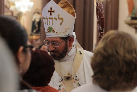 En el domingo en que la Iglesia Católica celebra a la Sagrada Familia de Nazaret, y con ello a las familias en general, el arzobispo de Xalapa, Hipólito Reyes, llamó a defender a la familia cristiana, fortaleciendo los lazos de amor y de unión.  