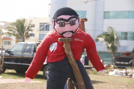 Se ofertan <em>viejos</em> de políticos como Javier Duarte y Donald Trump. También hay de doctores del IMSS y cobradores de tiendas departamentales. Las figuras de Peña Nieto y AMLO fueron las más vendidas; ya no hay. 