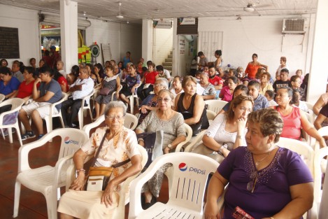 Se llevó a cabo la misa para recordar a las 29 víctimas del incendio del 2002 en el Mercado Hidalgo, de la ciudad de Veracruz. Al evento, que cambió de fecha este año, y al cual asistían el gobernador, el obispo, alcaldes y diputados, ya no se presentan ni siquiera los familiares de los fallecidos. 