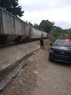 Elementos del Instituto de la Policía Auxiliar y Protección Patrimonial para el Estado de Veracruz (IPAX), repelieron la agresión de sujetos que intentaron inhibir las tareas de supervisión y vigilancia de vías férreas en el municipio de Acultzingo.  