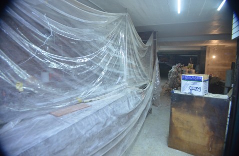 Se acabó el año y la parte dañada por la explosión en interior del mercado Jáuregui no pudo ser reparada; a ver si para el próximo hay suerte y dinero. 