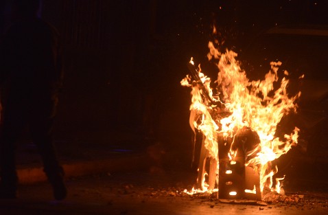Con la tradicional quema del Viejito y pirotecnia se festeja la llegada de el año nuevo 2019 en algunas colonias de la periferia de Xalapa. 