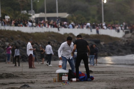 Cientos de personas se reunieron en el bulevar Ávila Camacho para recibir el amanecer del nuevo año. 
