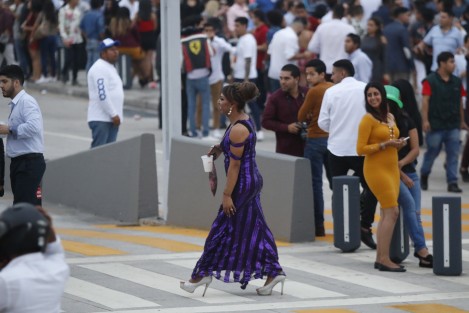 Cientos de personas se reunieron en el bulevar Ávila Camacho para recibir el amanecer del nuevo año. 