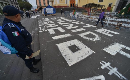 Desde muy temprano el hijo del finado Moisés Sánchez escribió un mensaje en plaza Lerdo en el cual exige justicia a las autoridades correspondientes.