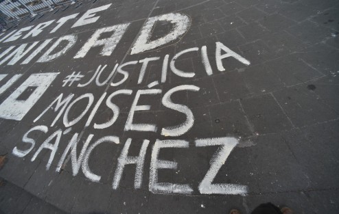 Aunque el indicado a quien reclamar justicia es el fiscal Jorge Winckler, el hijo de Moisés Sánchez, asesinado hace 4 años, regresó a Plaza Lerdo a exigir justicia para su padre, al nuevo Gobierno  Estatal. 