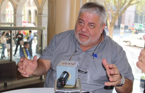 El delegado federal en la entidad, Manuel Huerta Ladrón de Guevara, dio a conocer que se realizará una revisión exhaustiva a los padrones de los programas asistenciales que el gobierno de la República aplica en Veracruz, pudiendo hacerse una depuración en los mismos. 