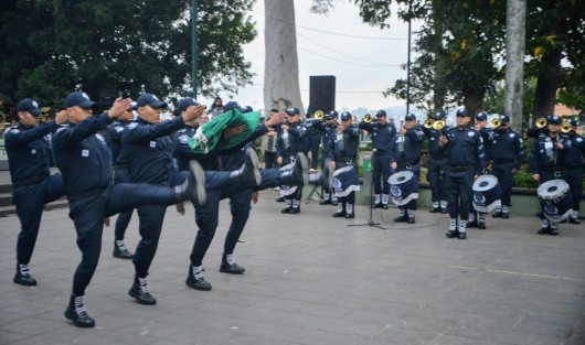 Cabe señalar que durante la ceremonia de arrío de la bandera, extrañamente hubo algunas faltas al protocolo de la misma, como fue el no entonar el Himno Nacional, entre otras. 