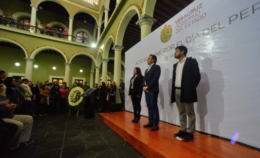 El Gobernador Cuitláhuac García, encabezó una ceremonia para conmemorar el Día del Periodista, en recuerdo al llamado Padre del Reporterismo, Manuel Caballero, quien falleciera en esta fecha del año 1926. 