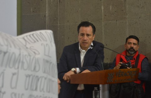 El  Proyecto de Decreto  del Premio Regina Martínez, al periodismo veracruzano quedó pendiente luego de que los colegas hicieran saber sus quejas. 