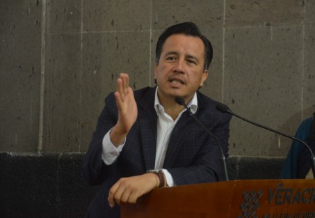 El  Proyecto de Decreto  del Premio Regina Martínez, al periodismo veracruzano quedó pendiente luego de que los colegas hicieran saber sus quejas. 