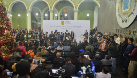 El  Proyecto de Decreto  del Premio Regina Martínez, al periodismo veracruzano quedó pendiente luego de que los colegas hicieran saber sus quejas. 