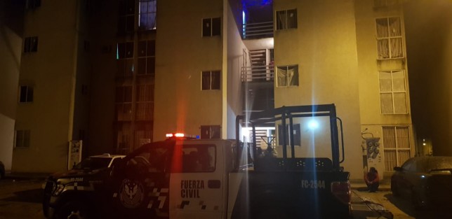 Una mujer fue hallada muerta por su hijo la medianoche de este viernes. Fue apuñalada en el pecho en la colonia Santa Martha de Coatzacoalcos. 