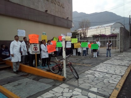 Luego de la movilización de los trabajadores despedidos el pasado 31 de diciembre del año próximo pasado por el IMSS, finalmente sostuvieron una reunión con los directivos, logrando volver a ser recontratados los 160, incluso la mayoría ya se presentaron a trabajar. 