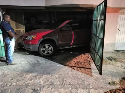 En las primeras horas de este sábado un menor de 15 años y su padre maestro de secundaria fueron asesinados a balazos por sujetos que ingresaron con intención de robar a su domicilio.