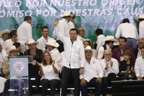 Claudia Ruiz Massieu y Miguel Ángel Osorio Chong, encabezaron la ceremonia del 104 Aniversario de la Promulgación de la Ley Agraria en Boca del Río.  