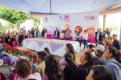 El día de hoy se llevó a cabo el Festival de Día de Reyes que organizó el Sistema DIF Municipal Teocelo en la explanada de Palacio Municipal; cientos de niños vivieron una mañana llena de sorpresas,  recibieron juguetes, compartieron rosca de reyes,  disfrutaron de juegos mecánicos  y participaron en un divertido show de payasos que incluyó magia y concursos. 