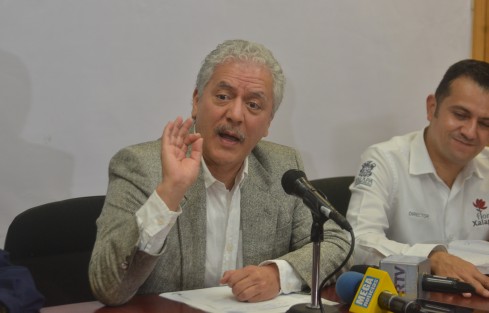 El alcalde Xalapa, Hipólito Rodríguez, como ya es costumbre dijo que la invasión de espacios públicos por comerciantes informales, fue culpa de los líderes abusivos quienes se enriquecen cobrando por la renta de espacios públicos.  
