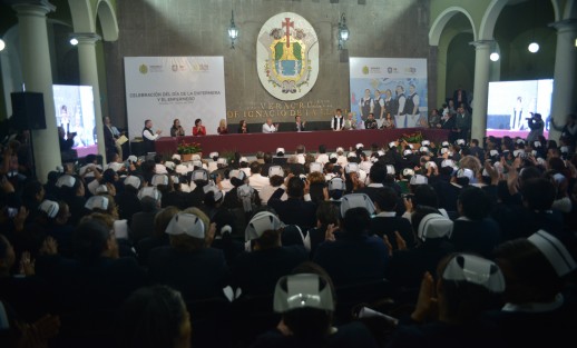 Al reconocer la labor de las enfermeras y los enfermeros veracruzanos, el gobernador Cuitláhuac García Jiménez anunció que el Sistema Nacional de Salud se dignificará y unificará para brindar una asistencia integral.