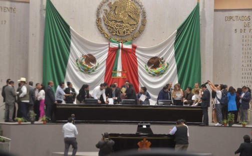 Pese a los intentos de panistas para detener la aprobación de la reforma que faculta al Congreso para remover al Fiscal de Veracruz, la misma fue aprobada con el aval de 132 cabildos municipales veracruzanos. 